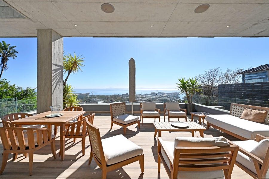 To Let 4 Bedroom Property for Rent in Green Point Western Cape